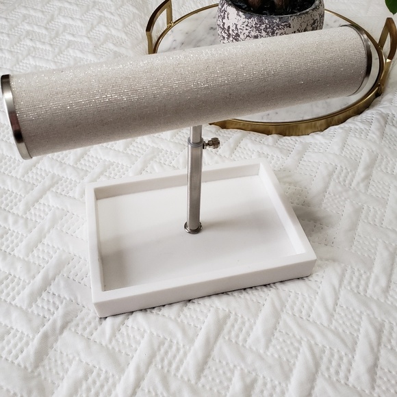 Jewelry - Bracelet/Jewelry Display Holder